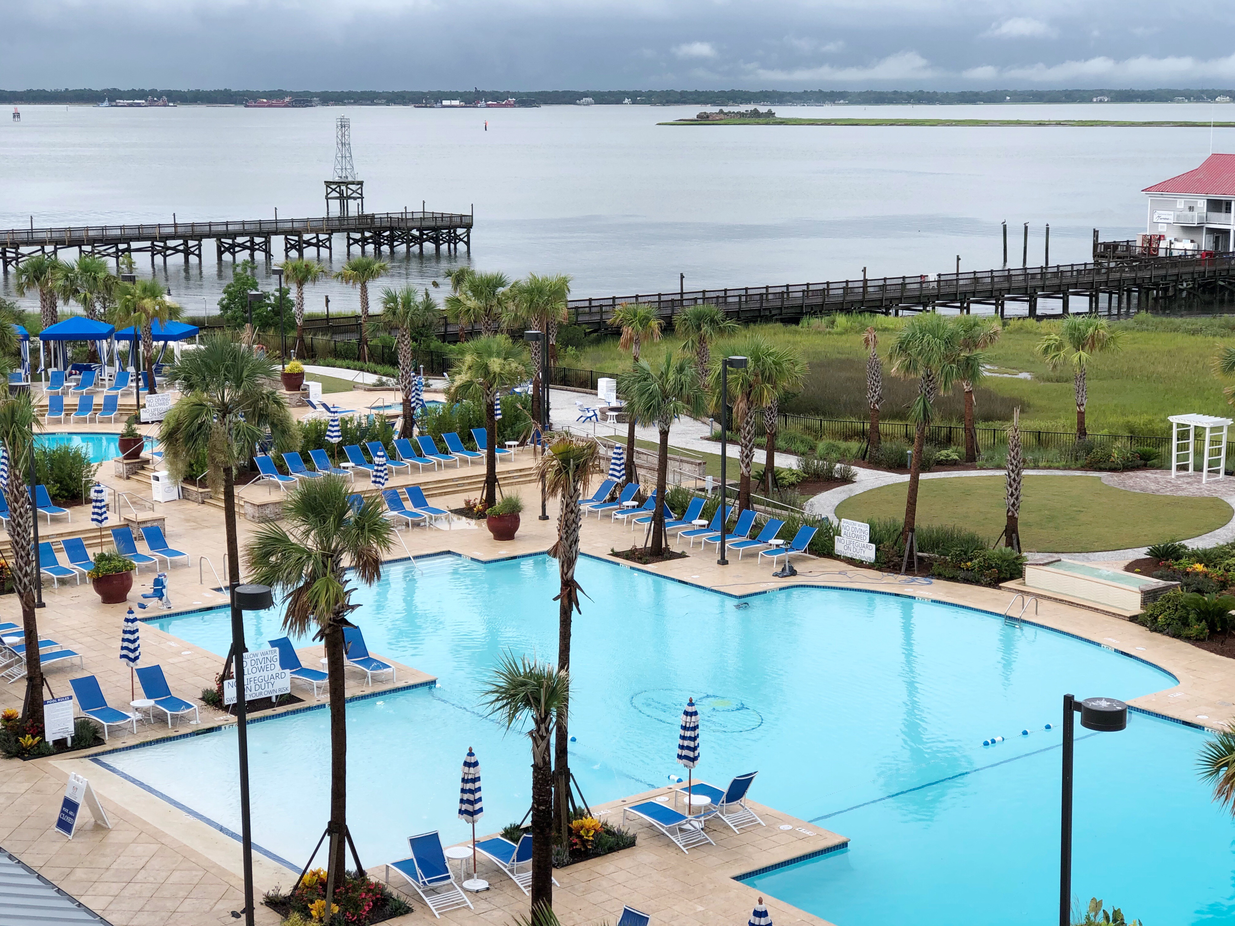 hotels near charleston yacht club